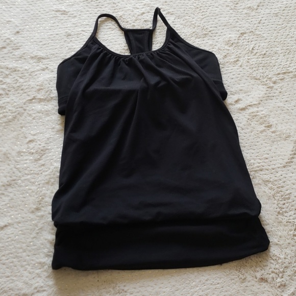 lululemon athletica Tops - LIKE NEW💥LULULEMON TANK W/BRA SZ MED.